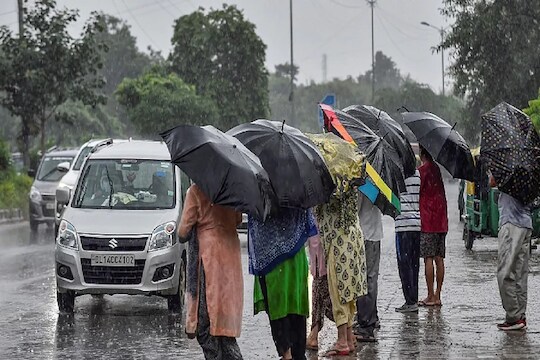Weather Forecast: दिल्ली, मध्यप्रदेशसह या तीन राज्यात मुसळधार पाऊस, जाणून घ्या महाराष्ट्रातले अपडेट
