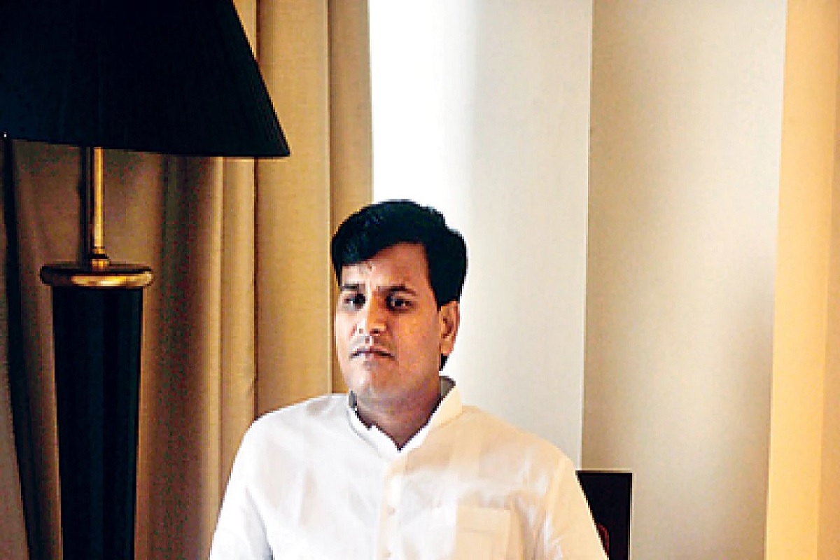 ''आनंदराव अडसूळ यांनी मराठी माणसाची फसवणूक केली'', आमदार रवी राणांचा आरोप