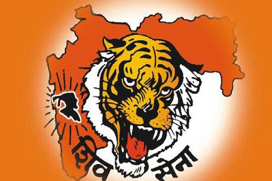 आनंदराव अडसूळ यांच्या घरी आज ED च्या अधिकाऱ्यांनी चौकशीसाठी धाड टाकली. 