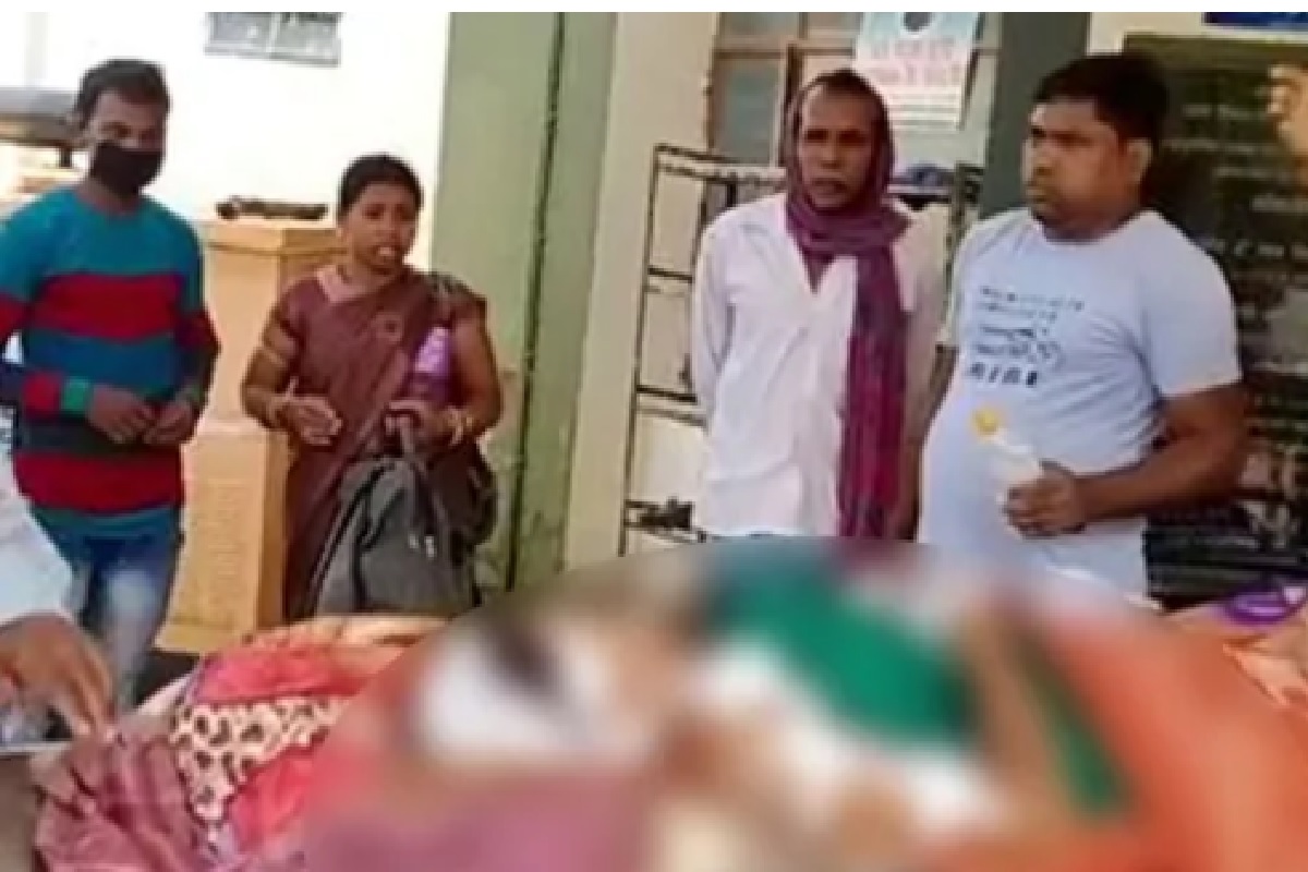 विकृत! बहीण घराबाहेर पडत असल्याचा सणकी भावाला राग, कात्रीने वार करून केलं जखमी