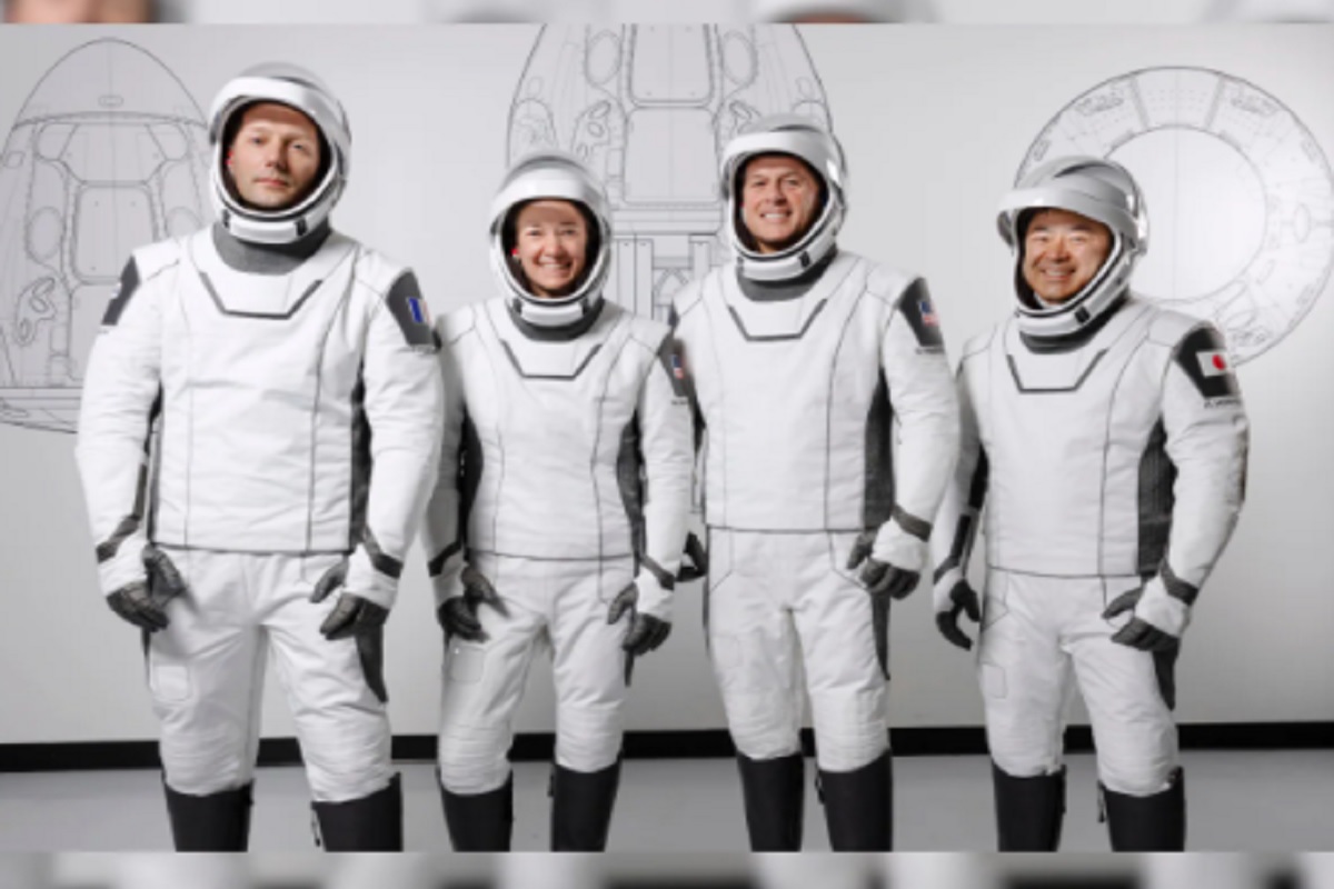 Spacex ने रचला इतिहास, कंपनीने 4 सर्वसामान्यांना पाठवलं अंतराळात