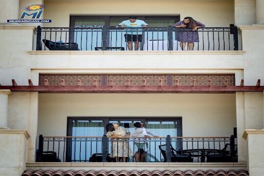 IPL 2021: 'अहो, तुमच्याकडं पाणी येतंय का?' सूर्यानं दिला खालच्या मजल्यावरील बुमराहाला आवाज!