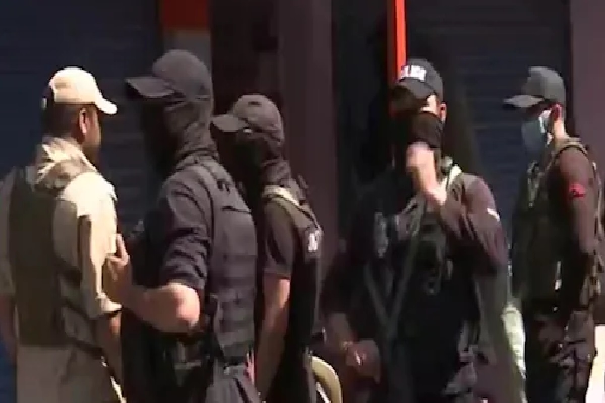 जम्मू काश्मीरमध्ये दहशतवादी हल्ला, 1 पोलीस शहीद; पाहा हल्ल्याचा LIVE VIDEO