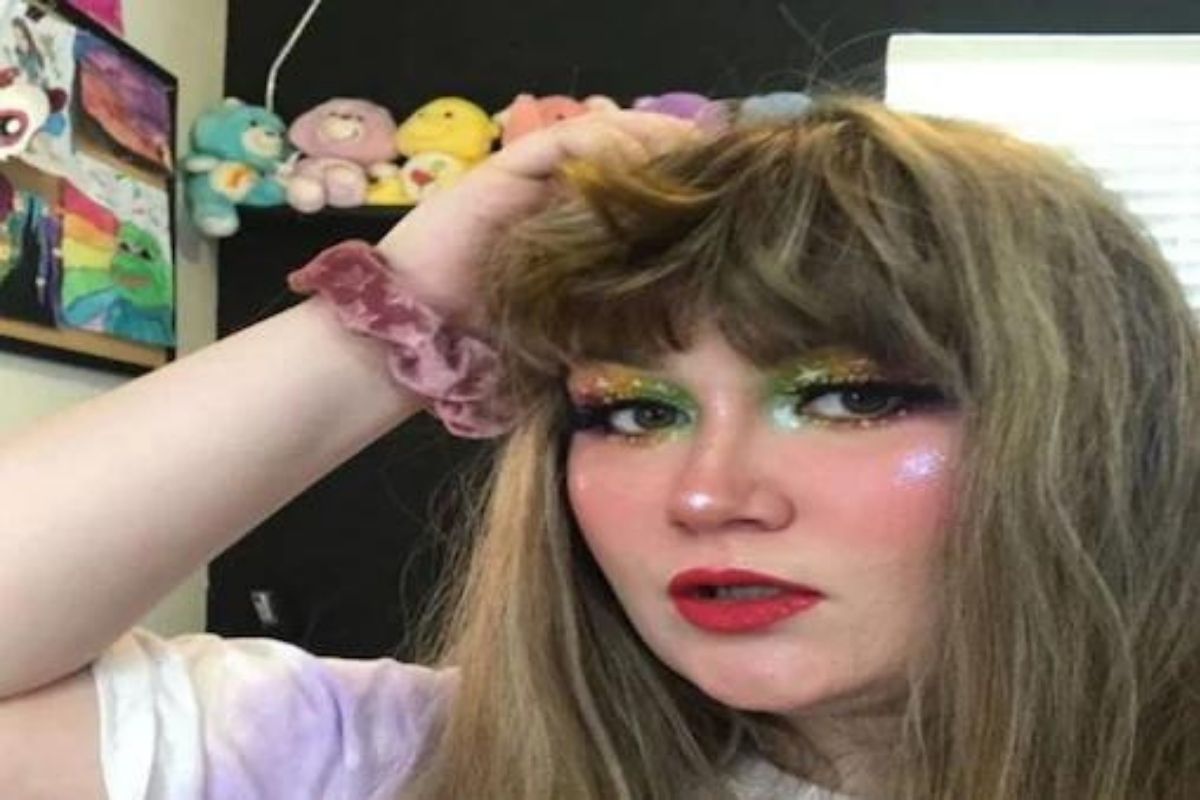 प्रेमात धोका दिलेल्या बॉयफ्रेंडला तरुणीकडून अजब शिक्षा; आता एकदा बोलण्यासाठी घेते 20 हजार रुपये