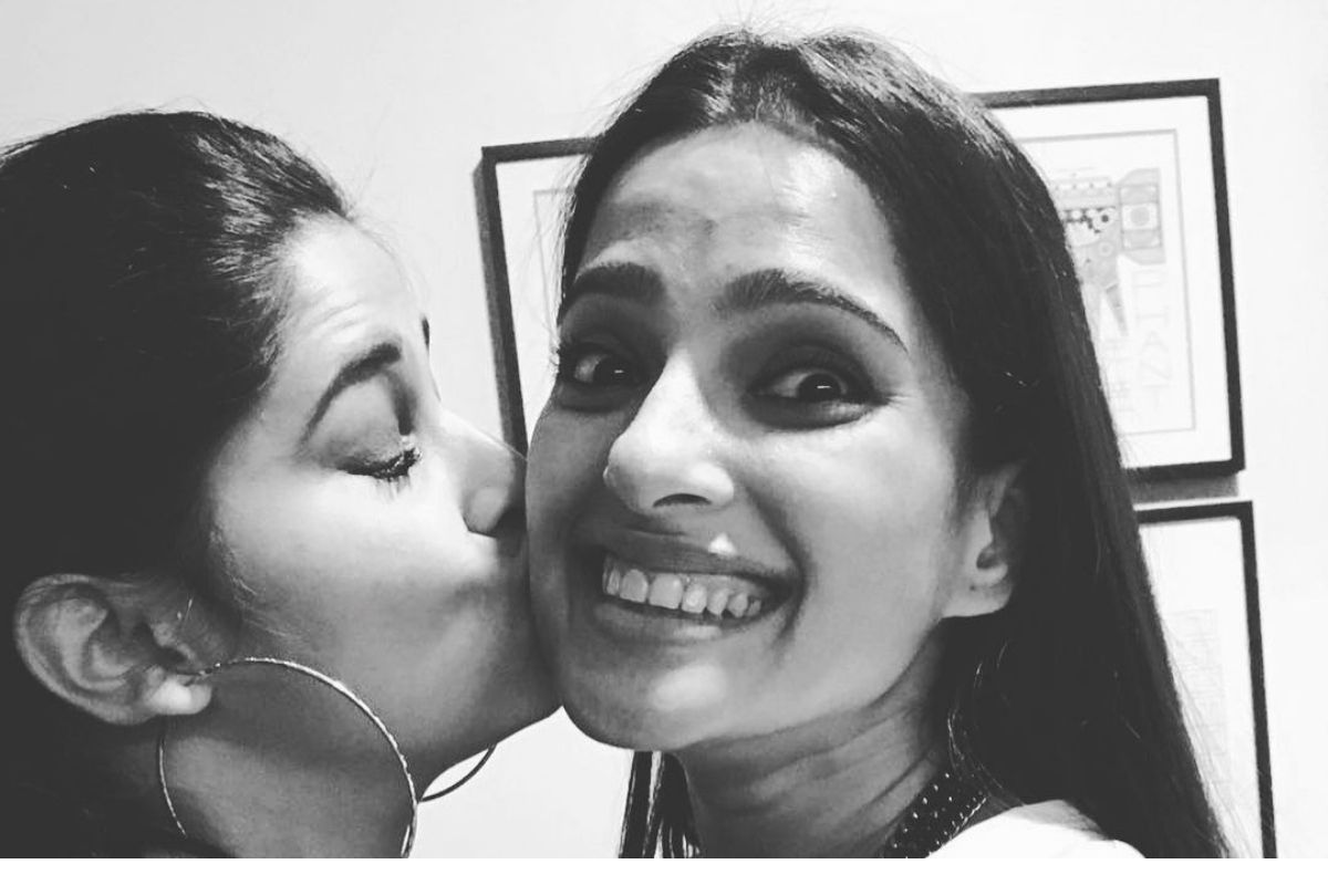 'My Iron Lady' प्रिया बापटसाठी सई ताम्हणकरच्या 'वजनदार' शुभेच्छा!