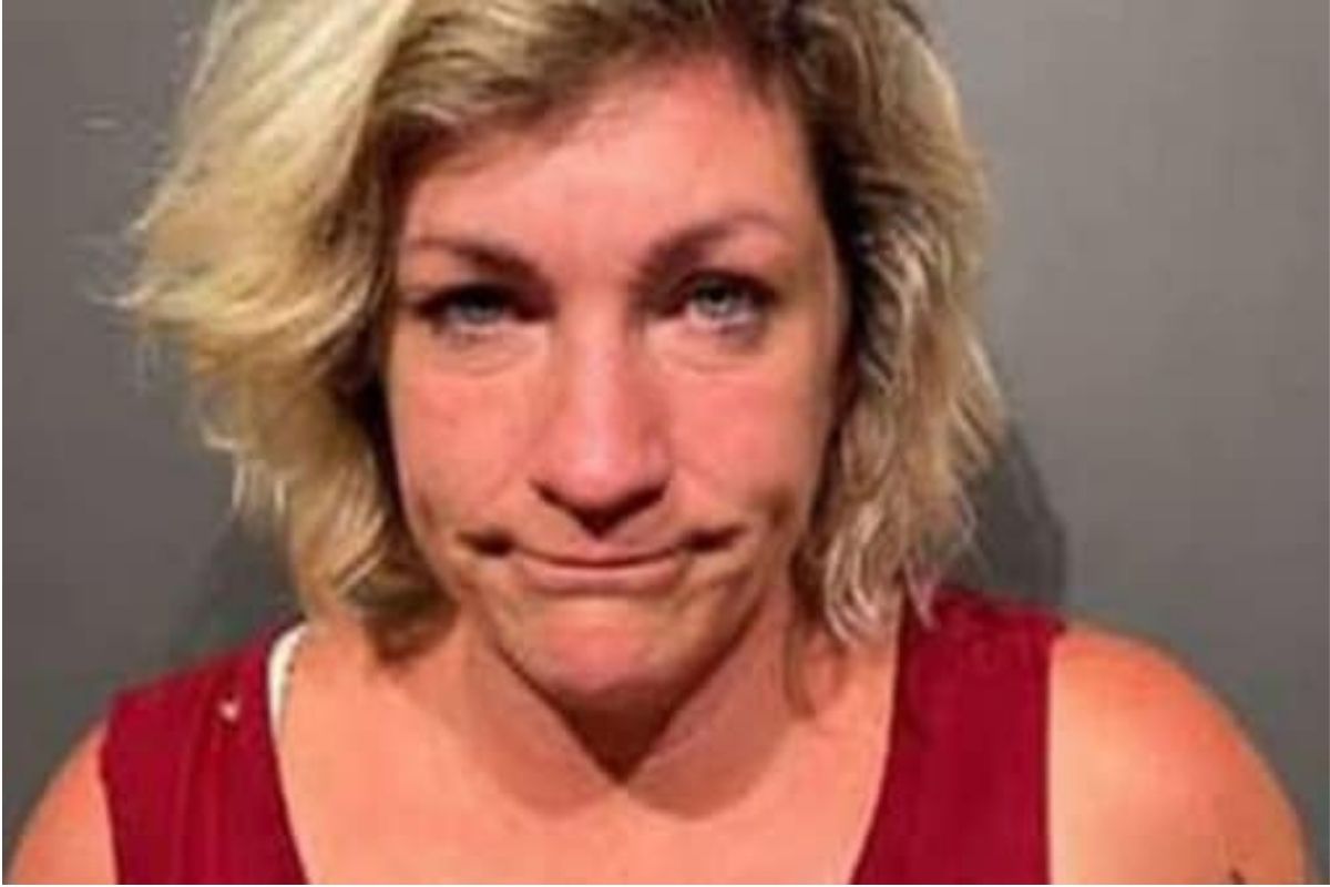 धक्कादायक! दारू पिऊन महिलेचं पोटच्या मुलीसोबत अमानुष कृत्य; गाडीसोबत फरफटत नेलं अन्...