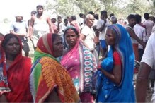 मोठी दुर्घटना! नदीमध्ये बोट उलटल्यानं 22 प्रवासी बुडाले, रेस्क्यू ऑपरेशन सुरू मोठी दुर्घटना! नदीमध्ये बोट उलटल्यानं 22 प्रवासी बुडाले, रेस्क्यू ऑपरेशन सुरू