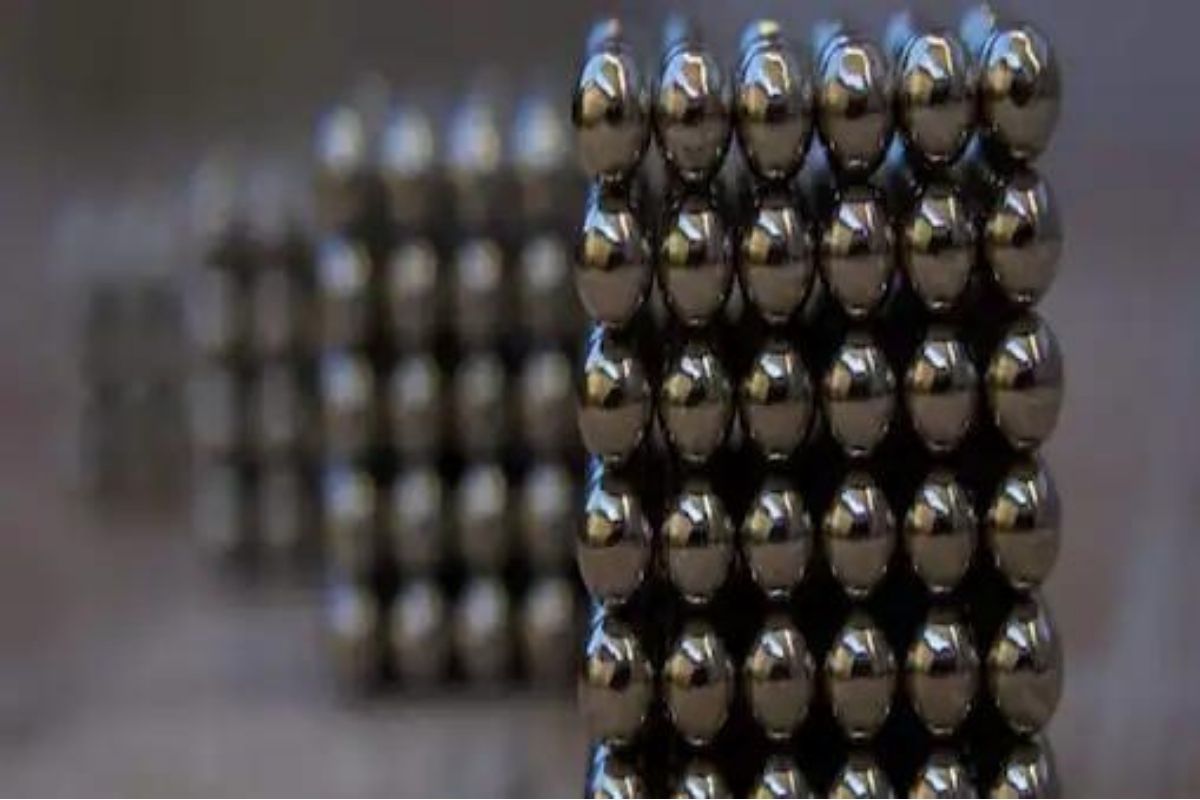 TikTok चॅलेंज पूर्ण करण्यासाठी चिमुकलीनं गिळले तब्बल 23 चुंबक; झाली भयंकर अवस्था