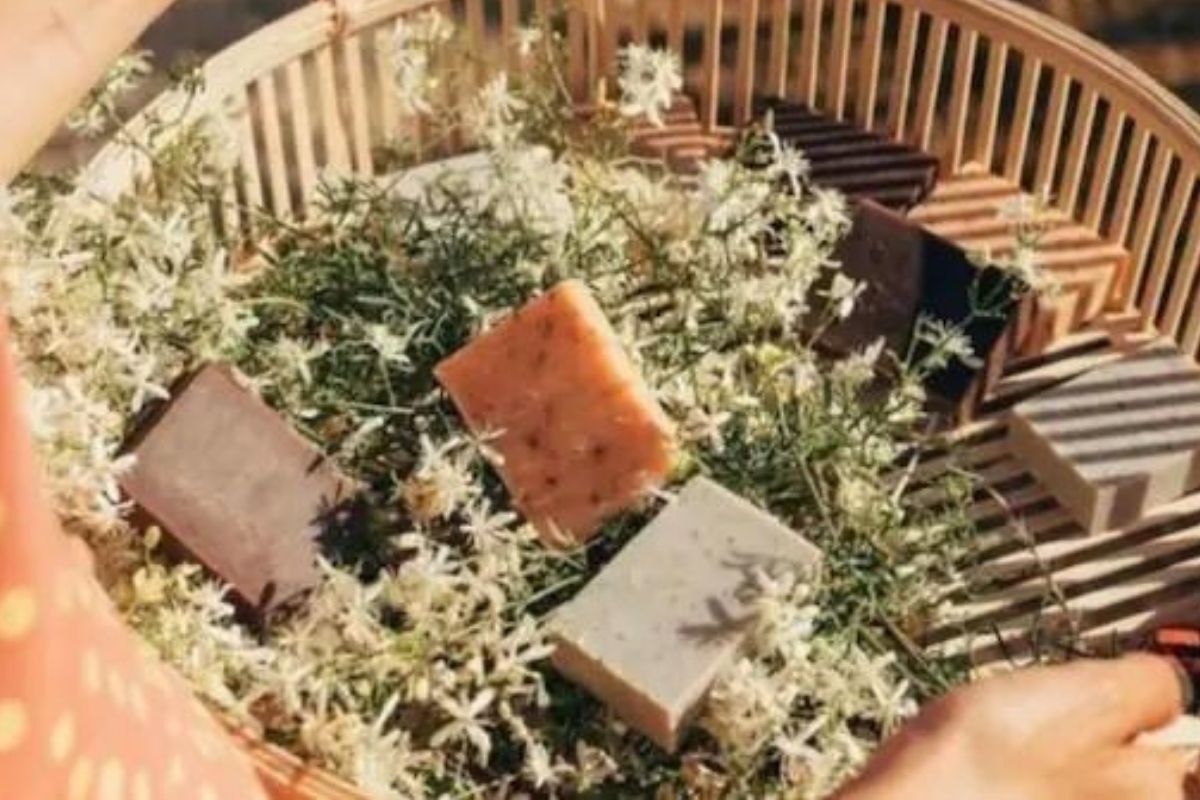 बापरे! या एका साबणाच्या किमतीत खरेदी करू शकता सोन्याचा हार, यात इतकं काय आहे खास?