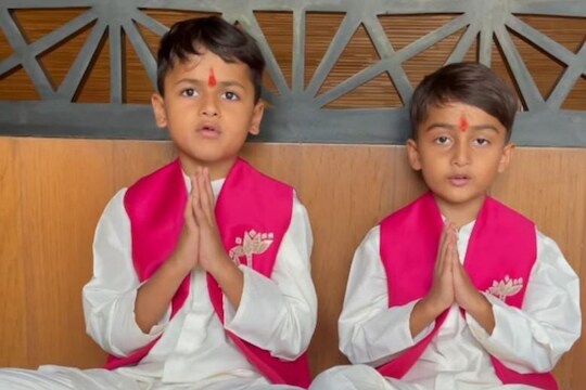 'सुखकर्ता, दुःखहर्ता...' रितेशच्या मुलांनी गोड गळ्यात गायिली बाप्पाची आरती