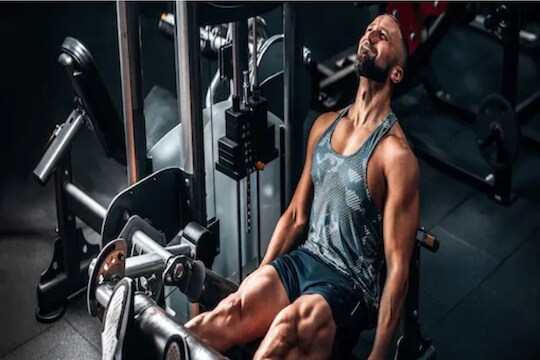 Health Tips : व्यायाम करताना जास्त घाम निघणं ठरू शकतं धोकादायक; काय घ्यायची काळजी?