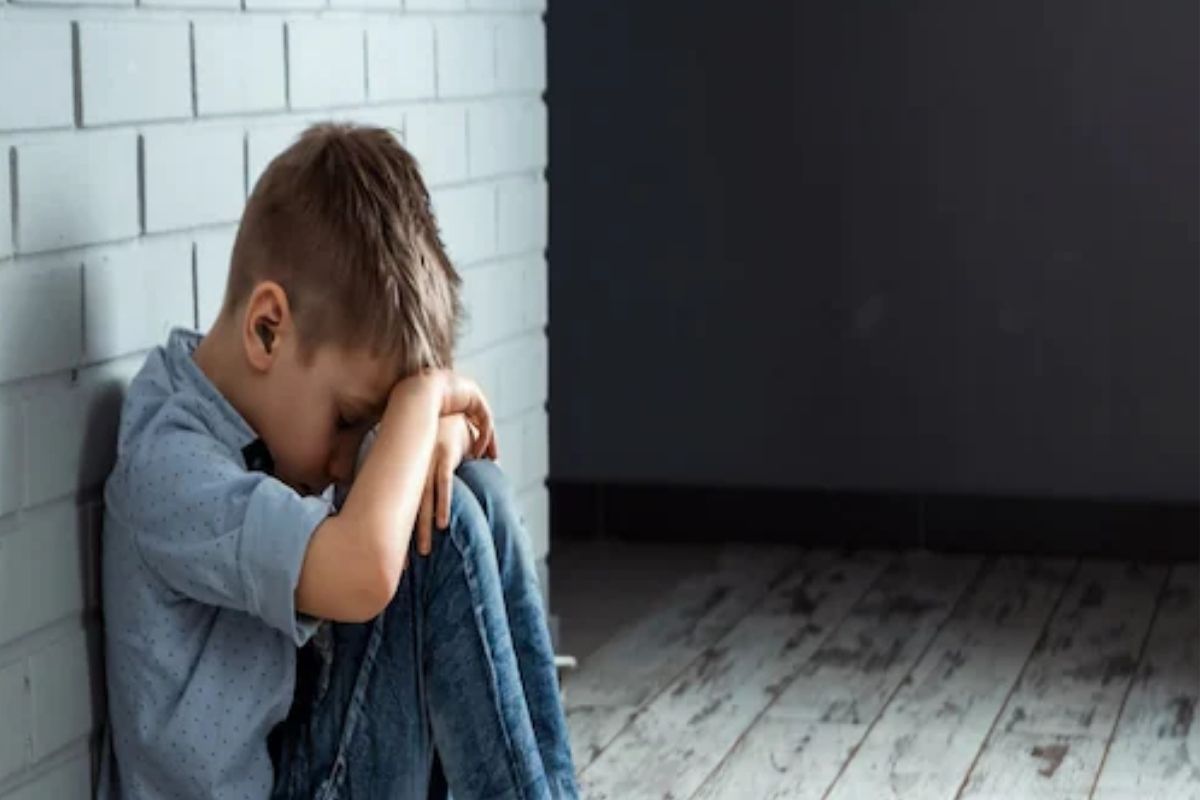 Self Confidence : मुलांचा आत्मविश्वास 'या' गोष्टींमुळे होतो कमी; कसा द्यायचा मानसिक सपोर्ट?