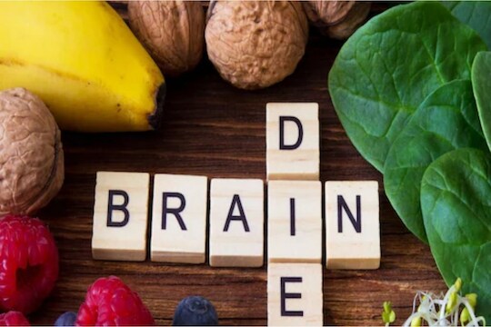 Health Tips : मूड खराब झाला आहे तर खा 'ही' फळं; वाटेल ताजेतवाने