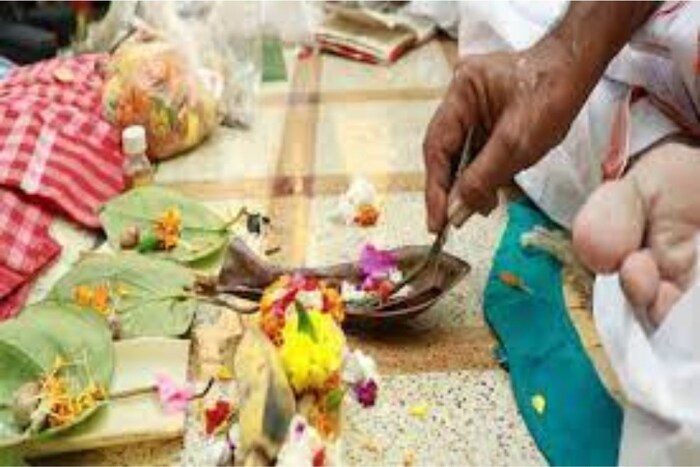 पितृपक्षाला कावळ्यांना जेवण देण्याची ऐतिहासिक आणि हजारो वर्षांची परंपरा आहे.