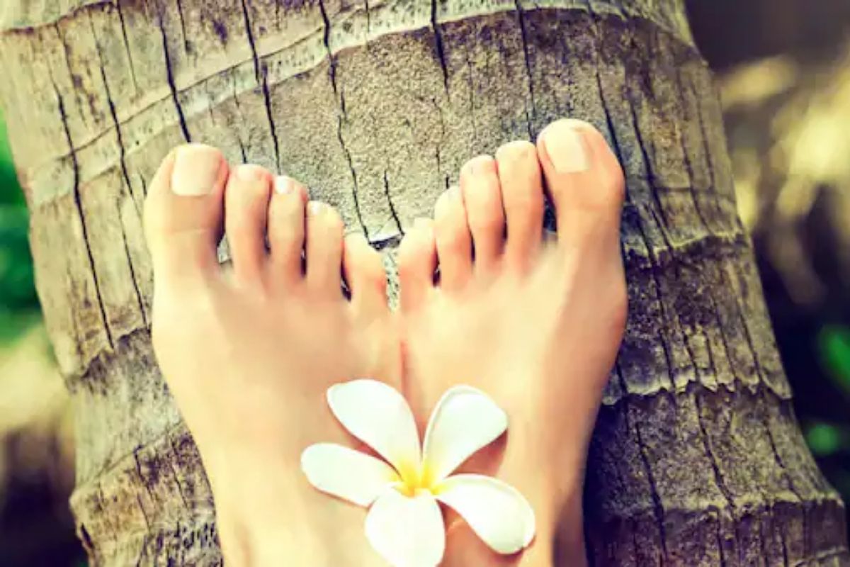 Health Tips : आपके हसीं पैर... पावसाळ्यात काळजी घेतली नाहीत तर असतो Infection चा धोका