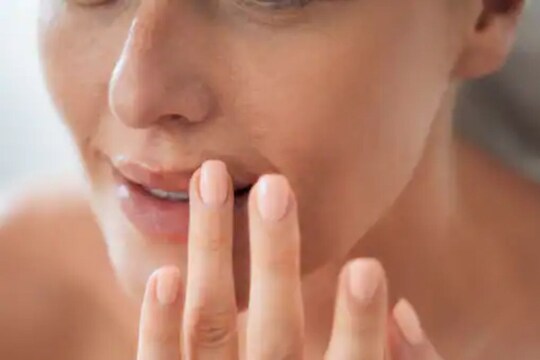 Darker Lips: काळ्या ओठांमुळे त्रस्त आहात?, जाणून घ्या फायदेशीर माहिती