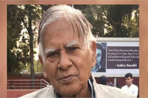 आपल्याच वडिलांना अटक करण्याचे आदेश काही दिवसांपूर्वी भूपेश बघेल (Bhupesh Baghel) यांनी दिले होते. 