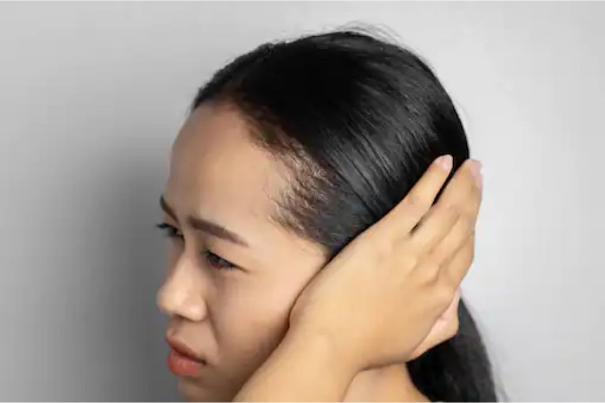 Ear Pain : कानांचा त्रास 'या' घरगुती उपायांनी करा कमी आणि तासाभरात मिळवा आराम!