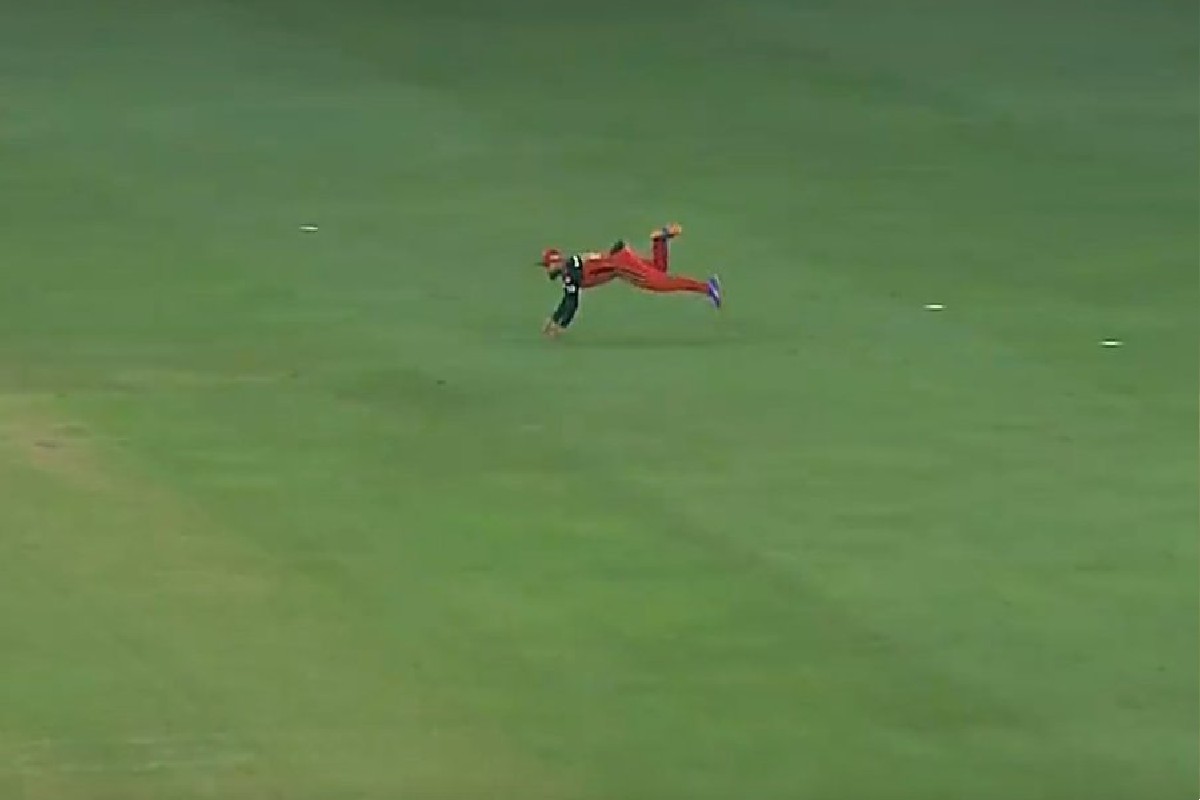 IPL 2021, RCB vs RR : गोळीपेक्षा तेज कोहली! राजस्थान विरुद्ध केली अफलातून फिल्डिंग, VIDEO