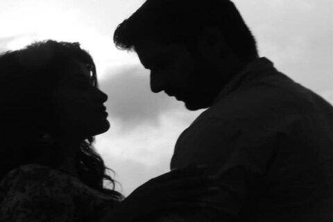 वकरच अक्षय वाघमारेचं   (Akshay Waghmare New Romantic Song Coming Soon) एक नवं कोरं रोमॅण्टिक गाणं प्रेक्षकांच्या भेटीस येणार आहे. बिग बॉसच्या घऱातून तर अक्षयने सर्वांचे मन जिंकलेच आहे पण या गाण्याच्या माध्यमातून देखील तो प्रेक्षकांचे मन जिंकण्यासाठी सज्ज झाला आहे.