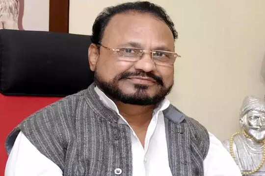 आज सकाळी 10 वाजेपासून ते रात्री 10 वाजेपर्यंत सर्व अधिकारी हॉस्पिटलमध्ये तळ ठोकून होते. पण, 