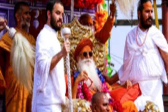 आखाड्यांची संपत्ती किती? कुठून येतो हा पैसा? (Photo: Shutterstock)