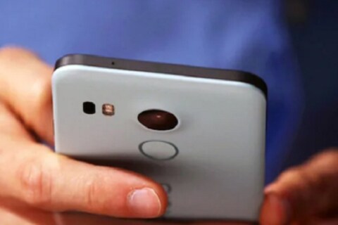Google ने Android 12 च्या लाँच आधी आपल्या Android OS साठी मोठ्या अपडेटची घोषणा केली आहे. यात अनेक नवे फीचर्स असणार आहेत.