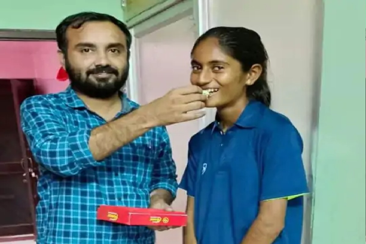 परिस्थितीवर केली कष्टानं मात, शेळ्या सांभाळणाऱ्या 16 वर्षाच्या मुलीची राज्याच्या टीममध्ये निवड