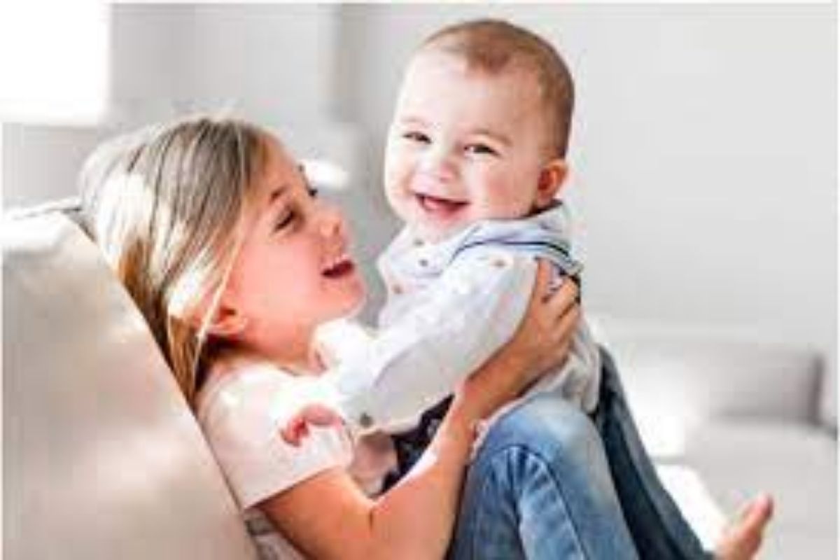 अवघ्या 1 सेकंदात रडणाऱ्या बाळाला करा शांत; ही ट्रिक कधीच होत नाही फेल