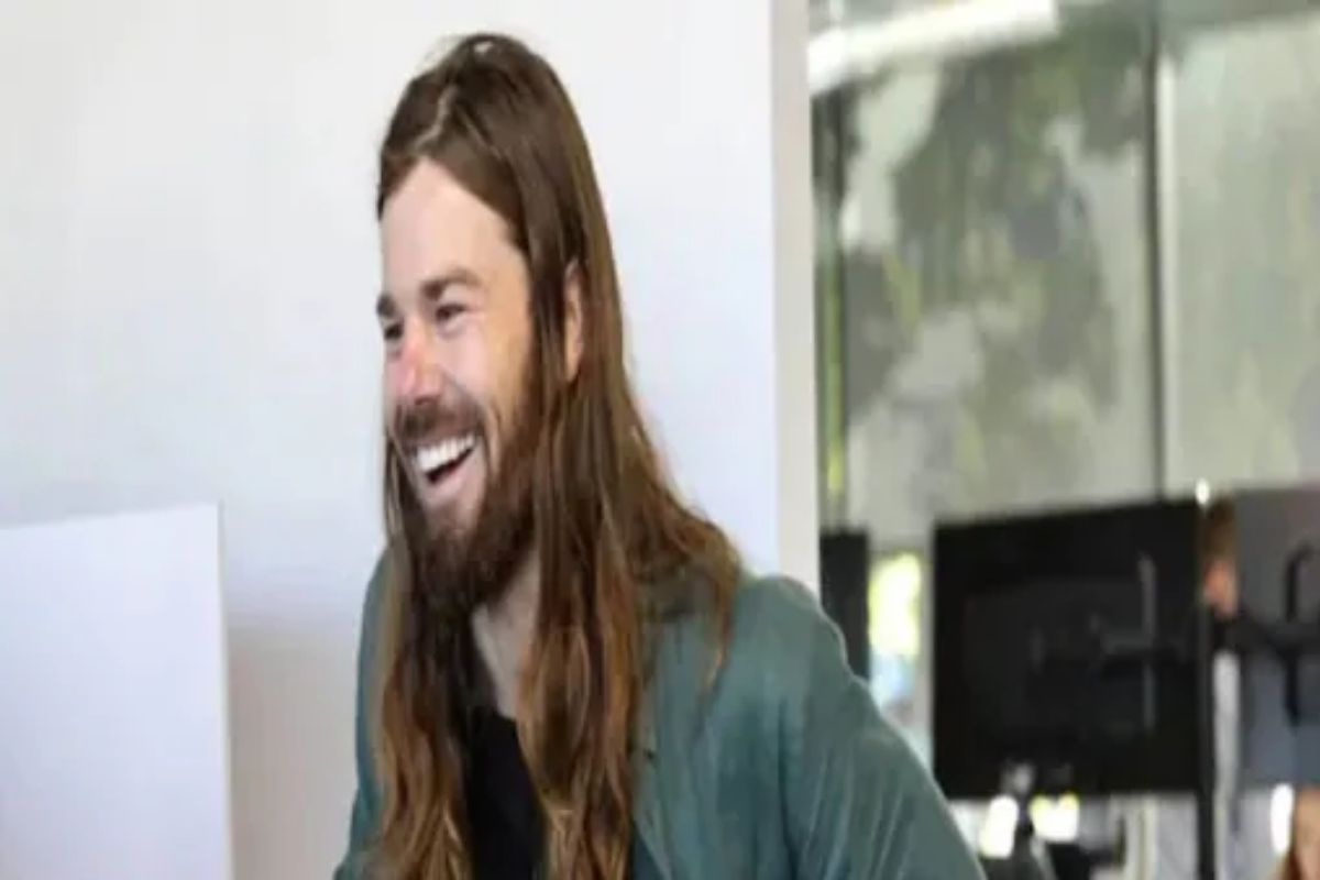 काय सांगता! स्वतःचं घर विकून कर्मचाऱ्यांना दिली 51 लाखांपर्यंतची पगारवाढ; अमेरिकेतील या बॉसची जगभरात चर्चा