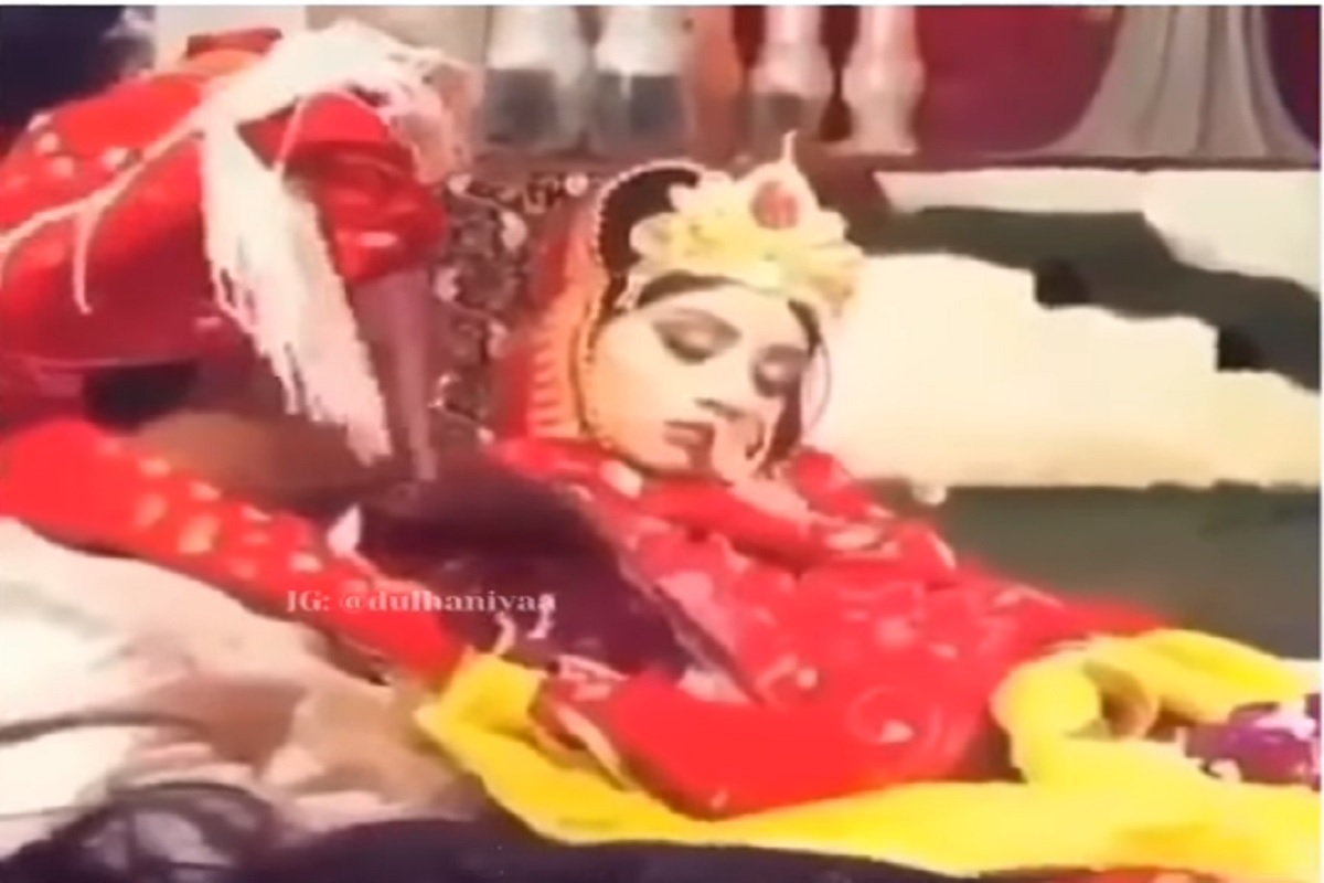 मंडपात नवरीबाईला लागली गाढ झोप, नवरदेवाजवळ येत अखेर मैत्रिणीनेच...; VIDEO VIRAL