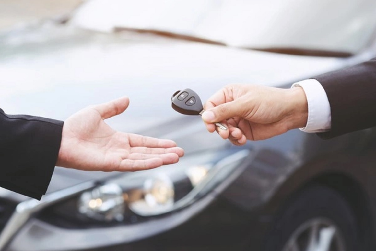 पहिल्यांदाच Car खरेदी करताय? या गोष्टी लक्षात ठेवाच, चांगल्या डीलसह होईल अधिक सेव्हिंग