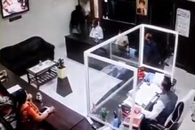 प्राचार्यांच्या केबिनमध्ये विद्यार्थ्यानं डोकं आपटून घेतलं; धक्कादायक CCTV फुटेज प्राचार्यांच्या केबिनमध्ये विद्यार्थ्यानं डोकं आपटून घेतलं; धक्कादायक CCTV फुटेज
