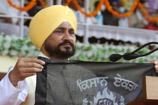 
 Charanjit Singh Channi new CM of Punjab : चरणजीत सिंह चन्नी हे मुख्यमंत्री होणार अशी घोषणा  पंजाब काँग्रेसचे प्रभारी हरीश रावत यांनी ट्वीटद्वारे केली.