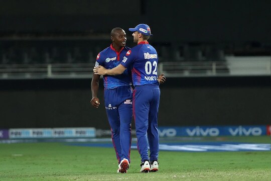 IPL 2021: दिल्लीच्या बॉलरनं टाकला सर्वात फास्ट बॉल, रॉकेटच्या वेगानं केली हैदराबादची चाळण