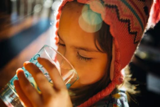 मुलांना Nutritional Drinks देताय; पण खरंच याचा काही फायदा होतो का?