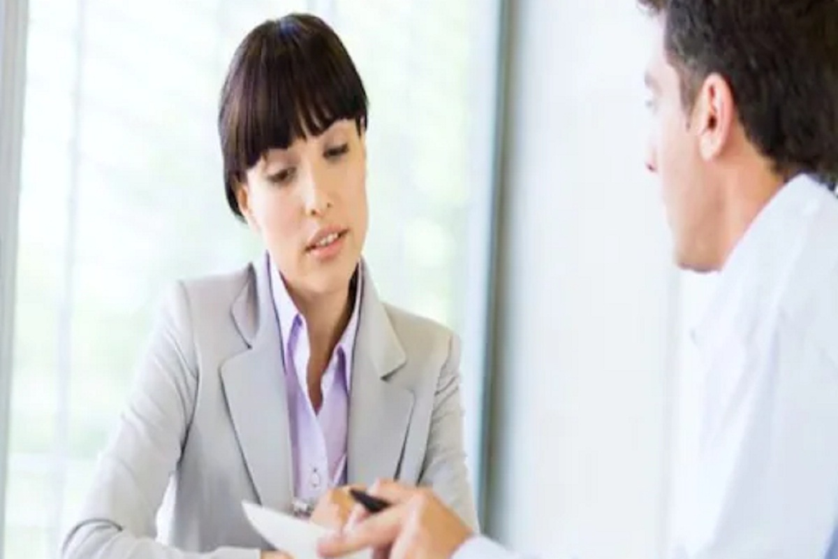 वरून गोड-गोड बोलणारी आतून पक्की डँबीस असू शकतात; फसव्या लोकांना असं ओळखा