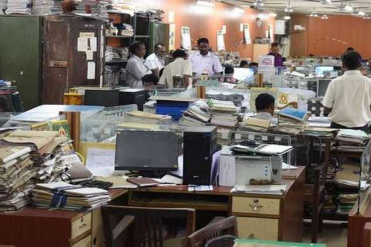 आनंदाची बातमी! कर्मचाऱ्यांना आता आठवड्यातून 3 दिवस मिळणार सुट्टी; लागू होणार नवे नियम