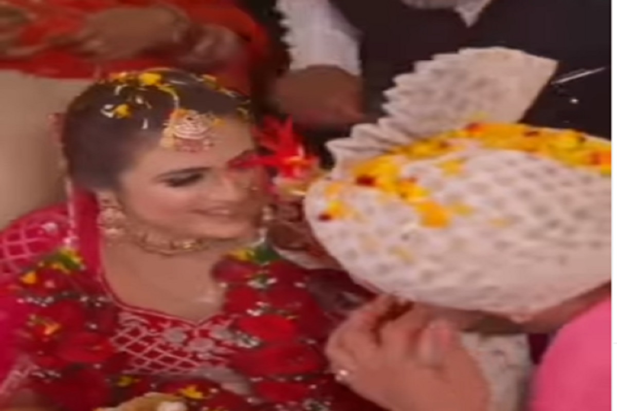 भरमंडपात नवरीने नवरदेवाला रडवलं; नेमकं काय घडलं पाहा VIDEO