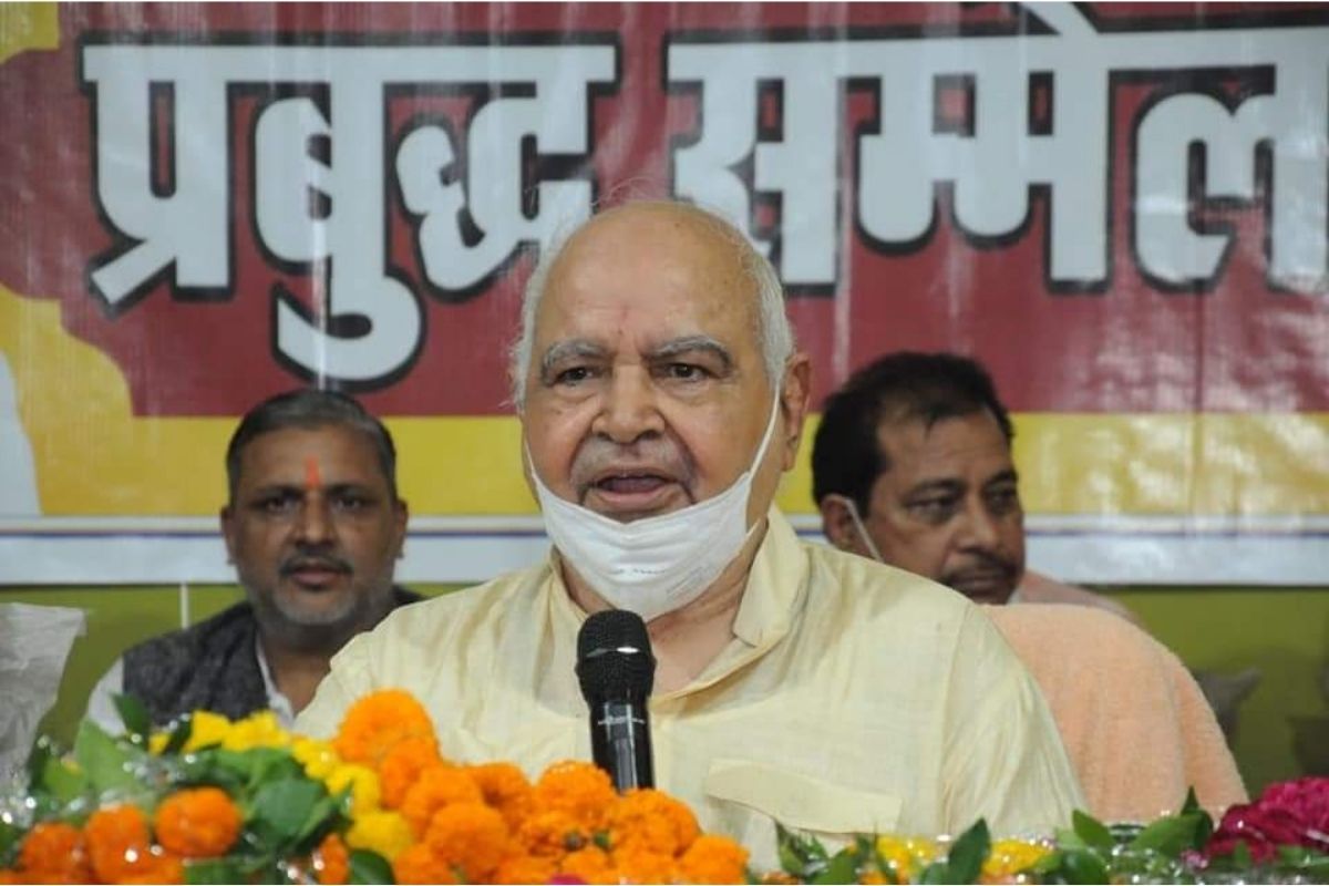 उन्नाव येथील आमदार हृदय नारायण दिक्षित यांनी एक वादग्रस्त विधान केलं आहे.