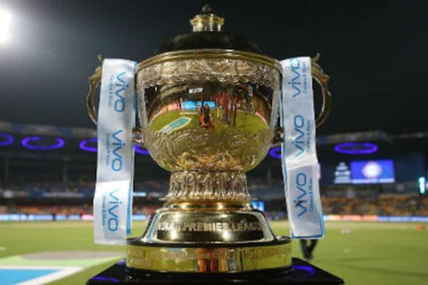 बीसीसीआयने (BCCI) आयपीएलच्या (IPL Auction) दोन नव्या टीमच्या लिलावाची तयारी केली आहे. 17 ऑक्टोबरला दोन नव्या टीमसाठी लिलाव होऊ शकतो. 2022 च्या आयपीएलमध्ये 8 ऐवजी 10 टीम मैदानात उतरतील.