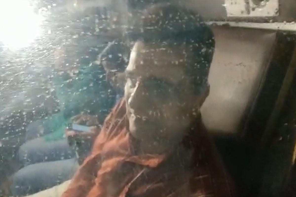 दुसरीकडे कोल्हापूर रेल्वे स्थानकावर मुश्रीफ समर्थकांना मोठ्या प्रमाणात गर्दी केली असून किरीट सोमय्यांच्या विरोधात जोरदार घोषणाबाजी केली.