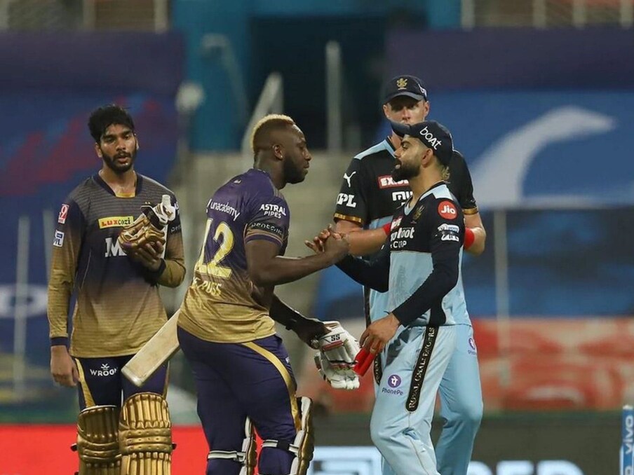 आयपीएल 2021 (IPL 2021) च्या कोलकात्याविरुद्धच्या सामन्यात आरसीबीचा (KKR vs RCB) दारूण पराभव झाला. बँगलोरच्या कोणत्याच खेळाडूला चमकदार कामगिरी करता आली नाही, पण काईल जेमिसन (Kyle Jamieson) याचा एक फोटो मात्र सोशल मीडियावर चांगलाच व्हायरल झाला. 