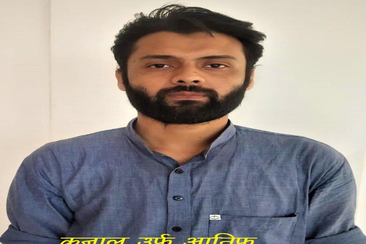 आतिफ उर्फ कुणाल असं या तरुणाचं नाव आहे. नाशिक रोडच्या आनंद नगर भागात हा तरुण कुणाल म्हणून वास्तव्याला होता.