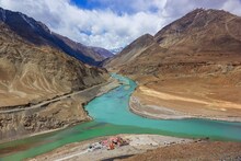 सर्वात कमी बजेटमध्ये करा लडाख सहल? कसं वाचा मग सविस्तर