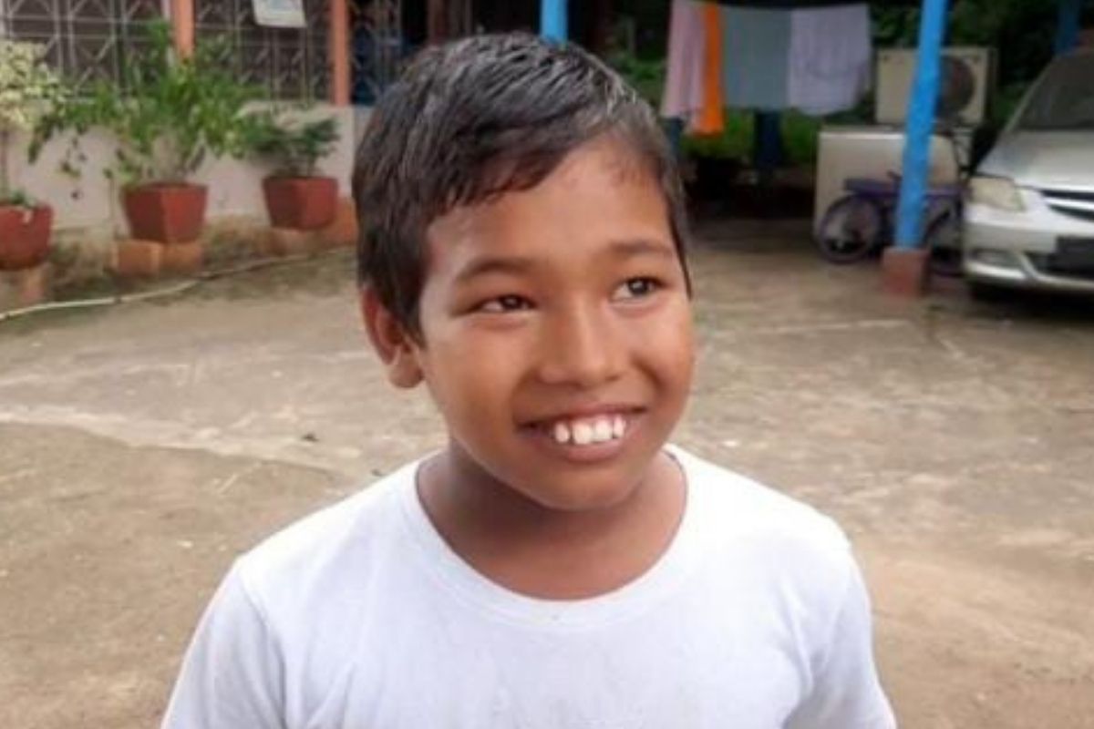 बिबट्याने हल्ला केलेल्या 8 वर्षीय चिमुकल्याचं नाव रोहित आहे.