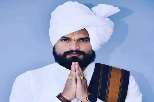  आरोपी मनोहर मामा हा फरार झालेला होता.  त्याच्या शोधासाठी तीन पथकं रवाना झाली होती.