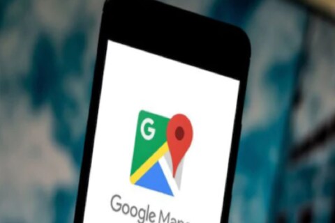 एका महिलेने आपल्या मोबाईलमध्ये Google Maps चा वापर करताना असं काही पाहिलं, की तिला मोठा धक्काच बसला. अनोळखी रस्त्याचं लोकेशन पाहताना महिलेने ज्यावेळी झूम केलं, त्यावेळी एका गल्लीत एक तरुण-तरुणी अश्लील कृत्य करताना तिने पाहिलं. 