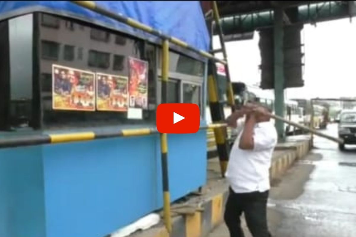 कशेळी टोल नाक्याची तोडफोड करताना मनसेचे कार्यकर्ते...