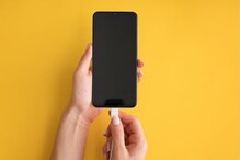 Mobile Charging रात्रभर सुरू ठेवलं तर काय होतं? कधी किती वेळ चार्ज करावा मोबाईल? Mobile Charging रात्रभर सुरू ठेवलं तर काय होतं? कधी किती वेळ चार्ज करावा मोबाईल?